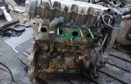 Двигатель без навесного для Opel Astra 1996 года на фотографиях