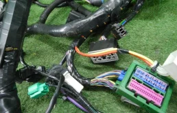 Уплотнитель передней правой двери для Ford Transit 2013 года на фотографиях