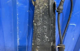 Кулак поворотный правый для Volkswagen Touareg 2002 года на фотографиях