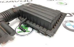 Корпус воздушного фильтра для Skoda Octavia 2014 года на фотографиях