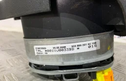 Подушка безопасности водителя для Volkswagen Passat 2008 года на фотографиях