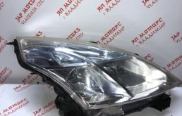 Фара правая для Nissan Teana 2010 года на фотографиях