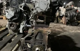 Блок цилиндров для Volkswagen Caddy 2004 года на фотографиях