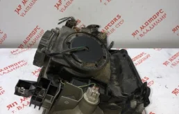 Фара ксенон левая для Nissan X-Trail 2004 года на фотографиях