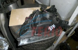 Фары для Nissan X-Trail 2003 года на фотографиях