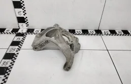 Кулак поворотный правый для Skoda Octavia 2020 года на фотографиях