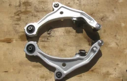 Рычаг передний правый нижний для Nissan Murano 2008 года на фотографиях