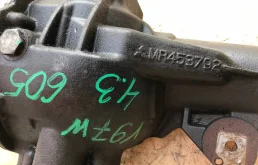 Редуктор переднего моста для Mitsubishi Pajero 2014 года на фотографиях