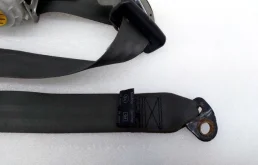 Ремень безопасности передний правый для Kia Rio 2014 года на фотографиях