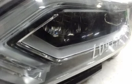 Фара ксенон левая для Nissan Qashqai 2020 года на фотографиях