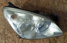 Фара правая для Opel Astra 2004 года на фотографиях