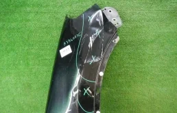 Крыло правое для Volkswagen Touareg 2011 года на фотографиях