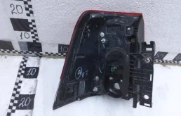 Фонарь внешний правый для Toyota Land Cruiser 2018 года на фотографиях