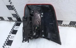 Фонарь внешний левый для Toyota Land Cruiser 2020 года на фотографиях