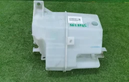 Бачок омывателя для Toyota RAV4 2017 года на фотографиях