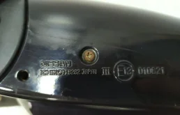 Стекла и зеркала для Nissan X-Trail 2002 года на фотографиях