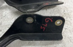 Петля капота левая для Nissan Almera 2017 года на фотографиях