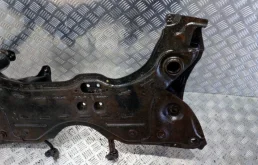 Подрамник двигателя для Suzuki SX4 2008 года на фотографиях