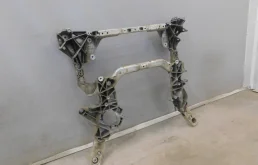 Подрамник двигателя для BMW 5er 2021 года на фотографиях