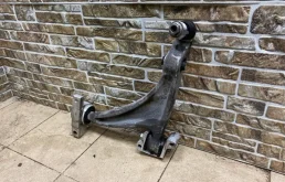 Рычаг передний правый нижний для Volvo XC90 2018 года на фотографиях