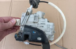 Уплотнитель передней правой двери для Audi A6 на фотографиях