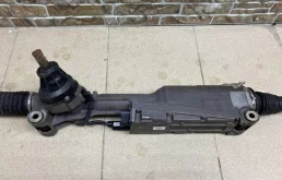 Рулевая рейка для Audi A4 2014 года на фотографиях