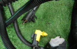 Уплотнитель передней правой двери для Ford Transit 2013 года на фотографиях