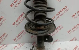 Амортизатор передний правый для Nissan Teana 2010 года на фотографиях