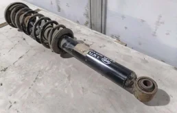 Амортизатор передний левый для BMW 5er 2012 года на фотографиях