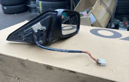 Стекла и зеркала для Volvo S40 2002 года на фотографиях