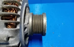 Генератор для Nissan X-Trail 2002 года на фотографиях