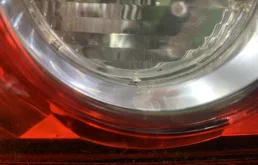 Фонарь внутренний левый для Nissan Qashqai 2010 года на фотографиях