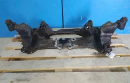 Подрамник двигателя для Nissan X-Trail 2004 года на фотографиях