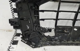 Решетка радиатора левая для Audi Q8 на фотографиях