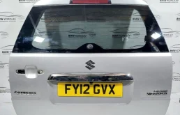 Крышка багажника для Suzuki Grand Vitara 2015 года на фотографиях