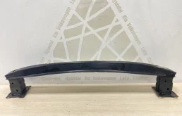 Усилитель заднего бампера для Skoda Octavia 2017 года на фотографиях