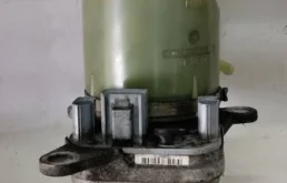 Электроусилитель руля для Ford Focus 2005 года на фотографиях