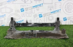 Подрамник двигателя для Nissan Qashqai 2017 года на фотографиях