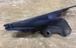 Петля капота правая для Audi A7 2011 года на фотографиях