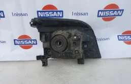 Фара ксенон левая для Nissan X-Trail 2004 года на фотографиях