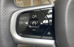 Руль для Volvo XC90 2016 года на фотографиях