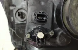 Фара ксенон левая для Nissan X-Trail 2002 года на фотографиях