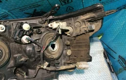 Фары для Toyota Land Cruiser 2011 года на фотографиях