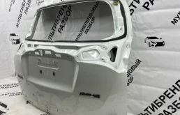 Молдинг крышки багажника для Toyota RAV4 2013 года на фотографиях