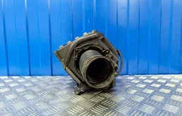 Корпус воздушного фильтра для Skoda Octavia 2010 года на фотографиях