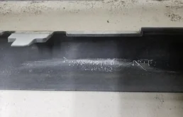 Накладка порога правая для Toyota Land Cruiser 2015 года на фотографиях