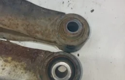 Рычаг задний левый нижний для Nissan X-Trail 2014 года на фотографиях