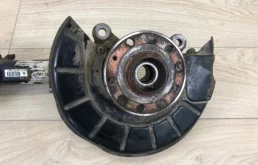 Кулак поворотный правый для Volkswagen Tiguan 2007 года на фотографиях