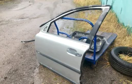 Дверь передняя левая для Volvo XC90 2014 года на фотографиях