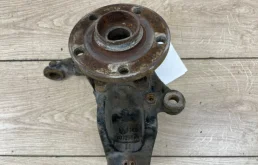 Кулак поворотный левый для Volkswagen Tiguan 2011 года на фотографиях